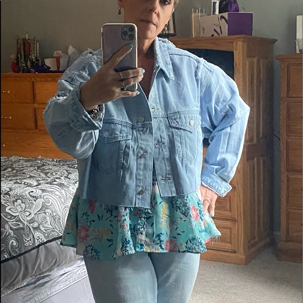 Pink Lilly distressed, cropped denim jacket